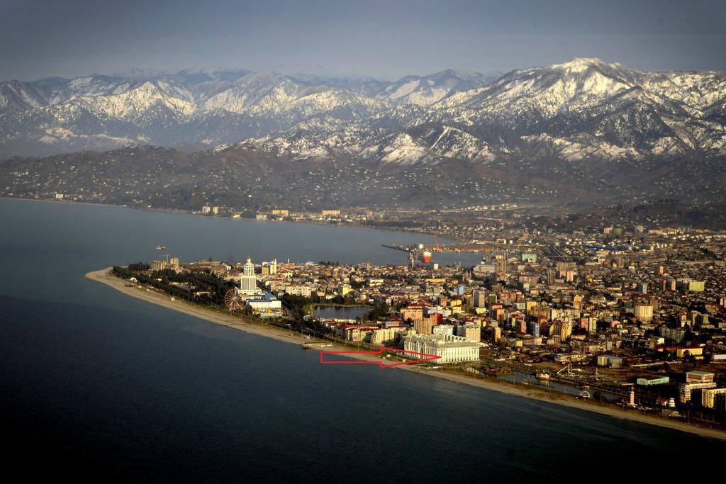 Watching The Sea Apartment Batumi Esterno foto