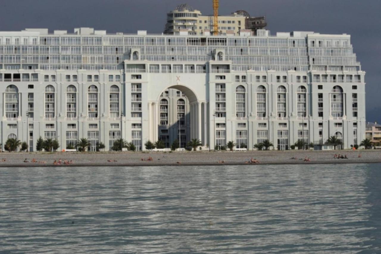 Watching The Sea Apartment Batumi Esterno foto